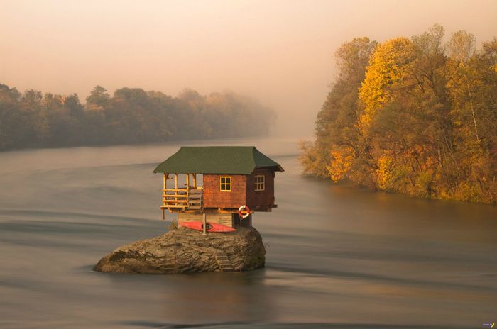 Плавучий дом в Сербии